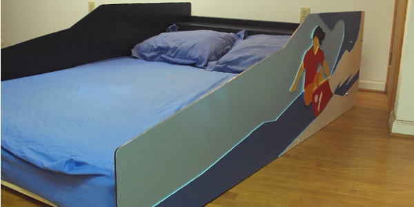 Surfer bed front three-quarter view